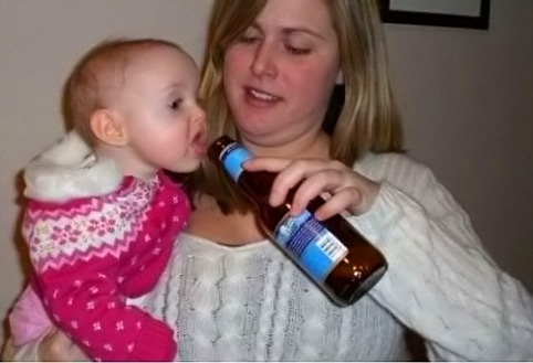 молодая мама с пивом